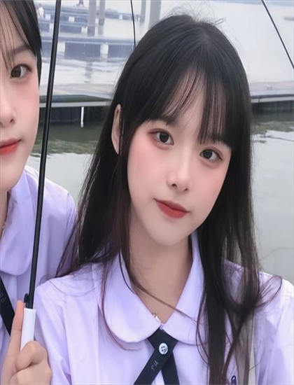 《屋顶足球》叙事手法解析：时间线安排与视角切换技巧探讨